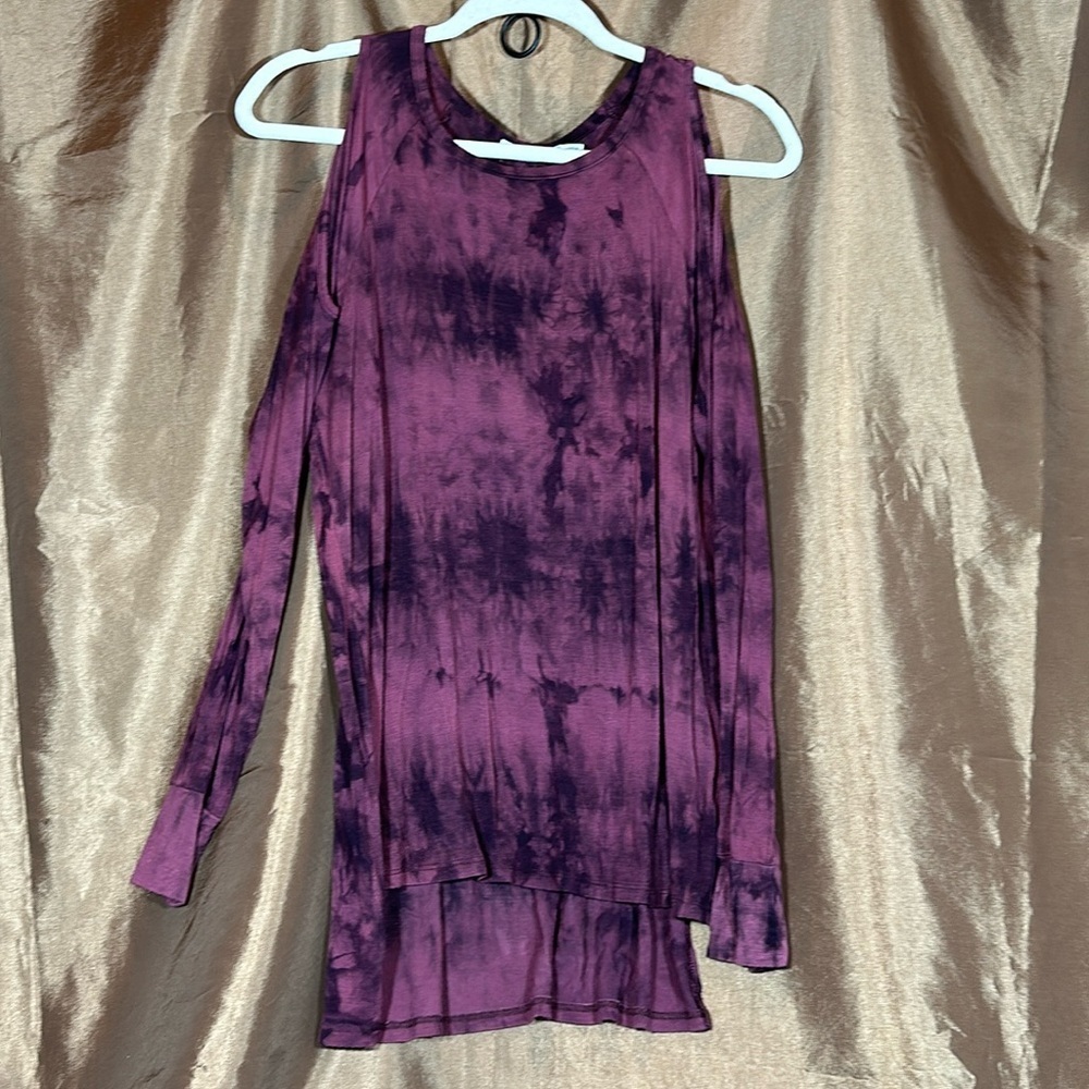 Ginger G Dark red long sleeve with shoulder cut out